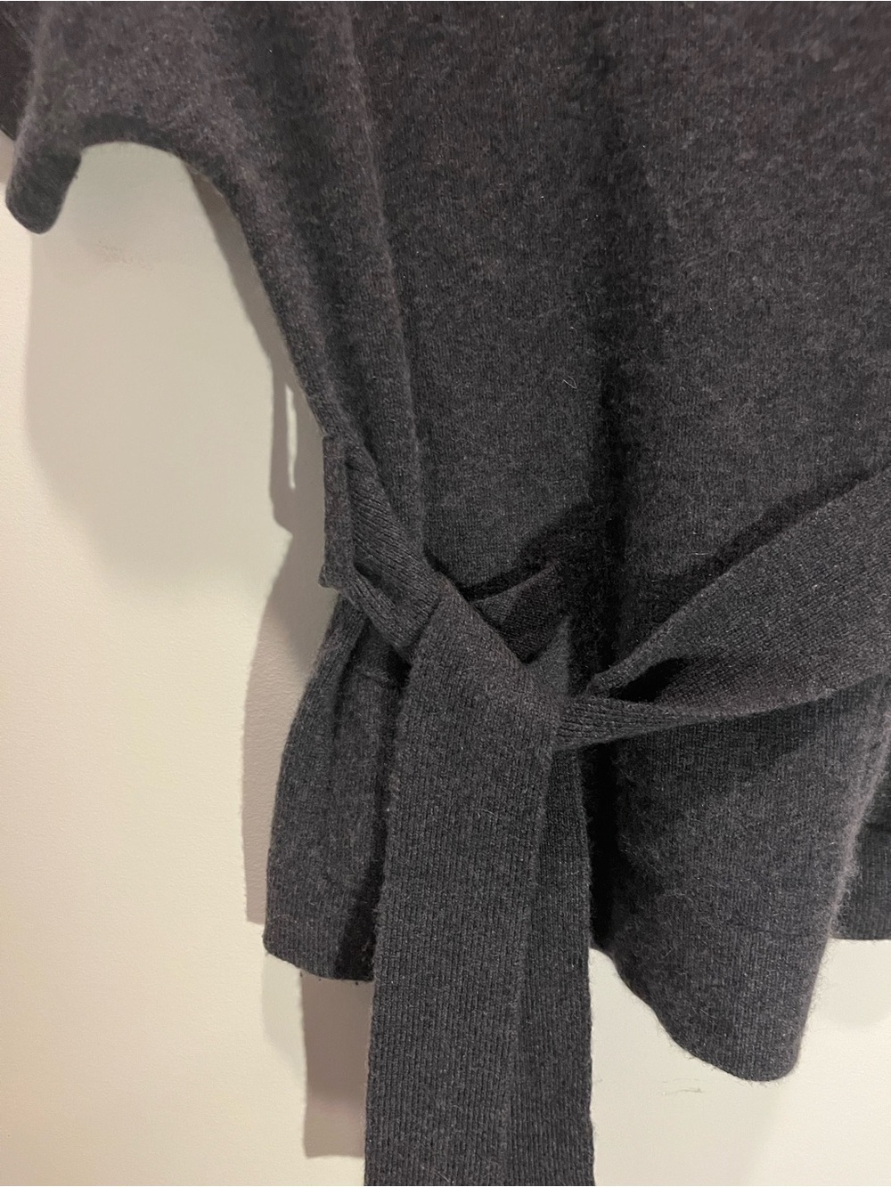 Demylee Cashmere Charcoal Short-Sleeve Belted Crewneck Sweater Vest Tunic Sz S - Picture 3 of 7